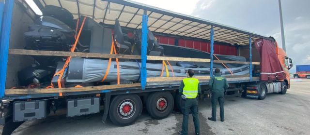 Tercera narcolancha interceptada en lo que va de año en el Delta de l’Ebre, oculta en un camión