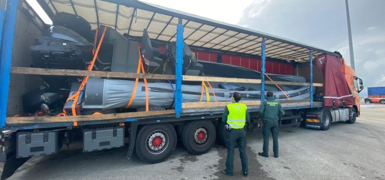 Tercera narcolancha interceptada en lo que va de año en el Delta de l’Ebre, oculta en un camión