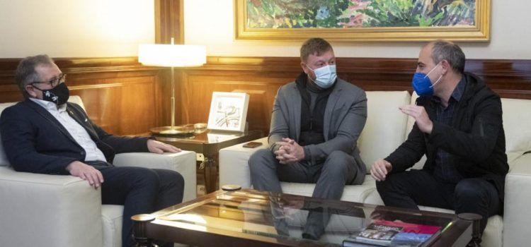 El alcalde de Sant Jordi pide ayuda al presidente de la Diputación para mejorar la carretera a Panóramica