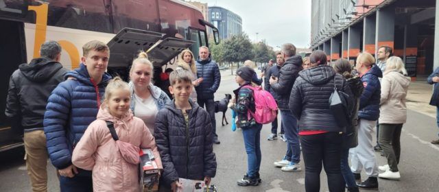 Un matrimonio de Morella consigue traerse desde Ucrania a tres familiares de su hijo adoptivo