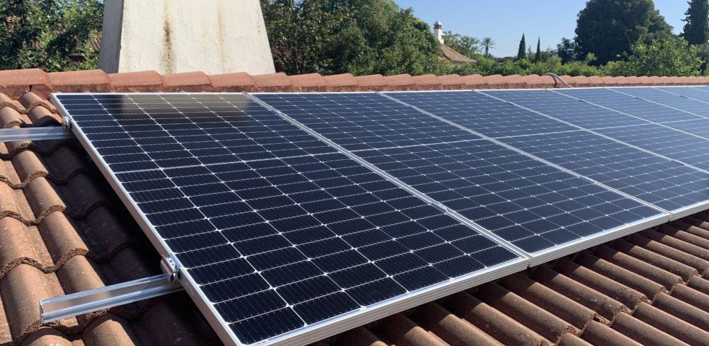 L’Ajuntament d’Alcalà-Alcossebre ampliarà la bonificació de l’IBI per als habitatges que instal·len plaques solars