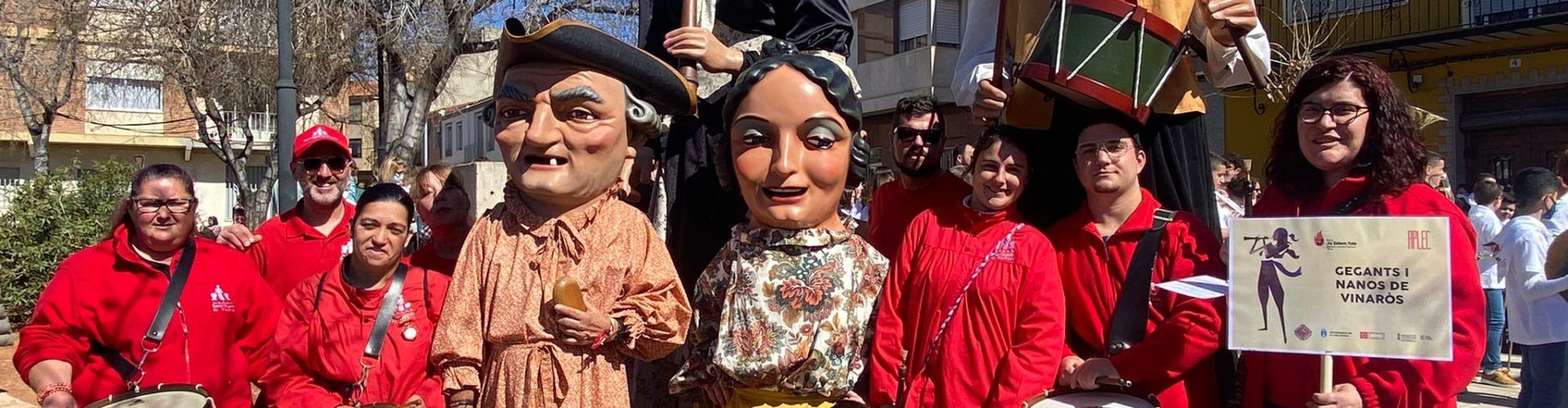 Vídeos i fotos: la colla de dolçaina i tabal dels nanos i gegants de Vinaròs, a La Vall d’Uixò