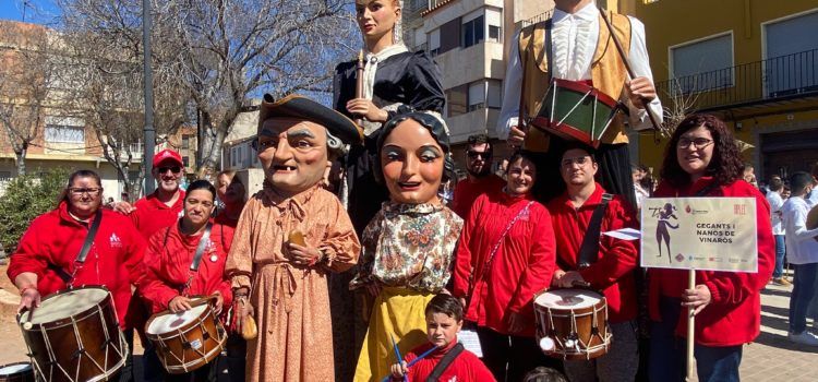 Vídeos i fotos: la colla de dolçaina i tabal dels nanos i gegants de Vinaròs, a La Vall d’Uixò