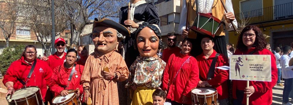 Vídeos i fotos: la colla de dolçaina i tabal dels nanos i gegants de Vinaròs, a La Vall d’Uixò