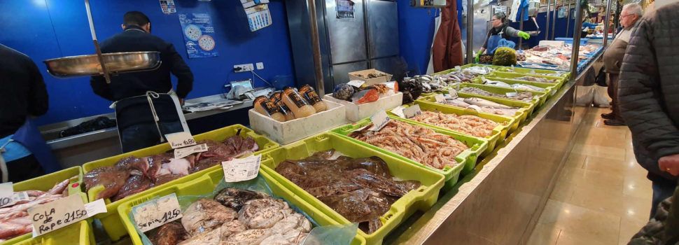 Flota pesquera parada: Falta de abastecimiento a pescaderías y restaurantes