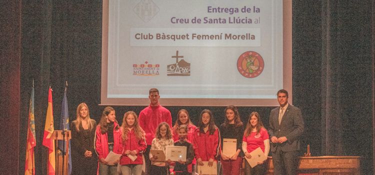 El Club de Bàsquet Femení Morella rep la Creu de Santa Llúcia