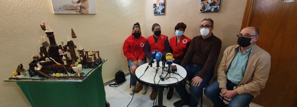 Vídeo i fotos: Monumental mona de xocolate per a Creu Roja