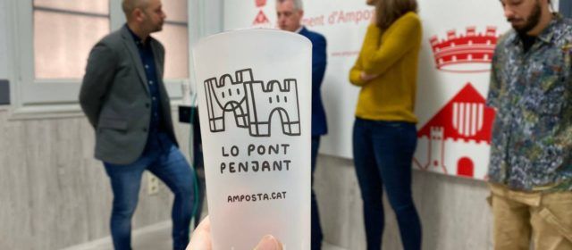 Amposta impulsa l’ús de gots reutilitzables als actes municipals