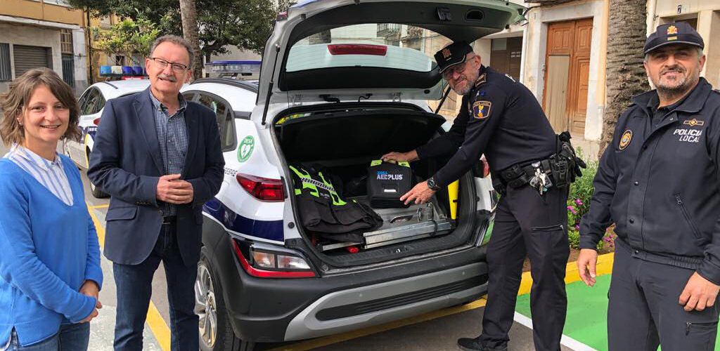 L’Ajuntamentd’Alcalà-Alcossebre dota amb desfibril·ladors els vehicles policials