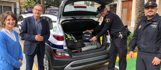 L’Ajuntamentd’Alcalà-Alcossebre dota amb desfibril·ladors els vehicles policials