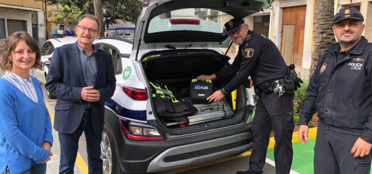 L’Ajuntamentd’Alcalà-Alcossebre dota amb desfibril·ladors els vehicles policials