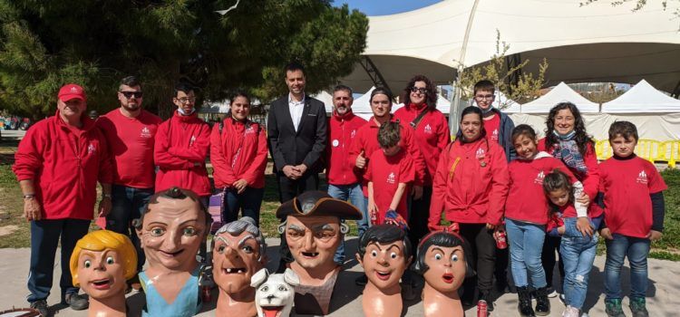 La colla de Nanos i Gegants, en la Fira Agromoció de Vinaròs