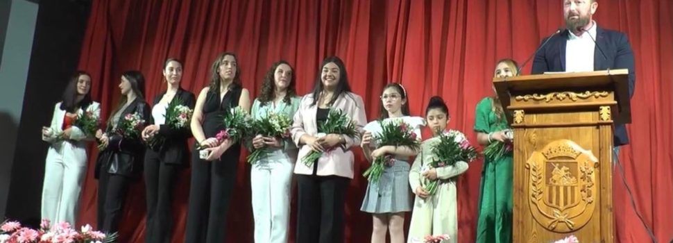 Sant Jordi elige a Neus Eixarch como Reina Mayor y homenajea al personal sanitario por su trabajo en la pandemia