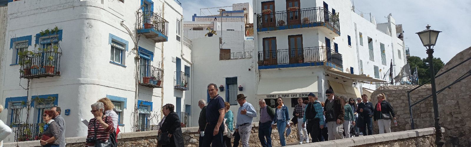 Peñíscola se llena de grupos y seniors esta primavera 