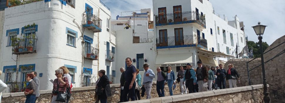 Peñíscola se llena de grupos y seniors esta primavera 
