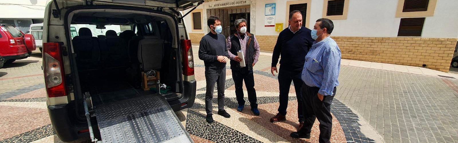 PP: Desenes de pobles de l’interior retallen els seus fons per a garantir als seus veïns el taxi rural que el PP va crear i el PSOE ha desmantellat