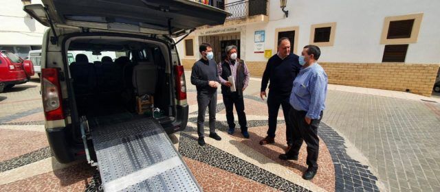 PP: Desenes de pobles de l’interior retallen els seus fons per a garantir als seus veïns el taxi rural que el PP va crear i el PSOE ha desmantellat