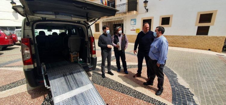 PP: Desenes de pobles de l’interior retallen els seus fons per a garantir als seus veïns el taxi rural que el PP va crear i el PSOE ha desmantellat