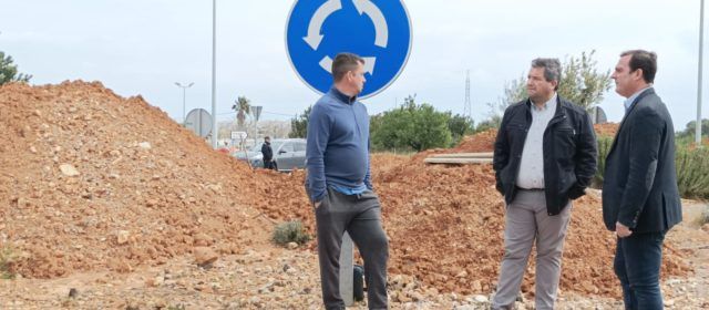 Peníscola embelleix el seu accés per carretera amb un homenatge al sector pesquer