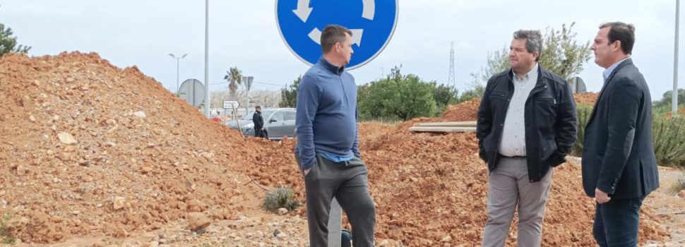 Peníscola embelleix el seu accés per carretera amb un homenatge al sector pesquer