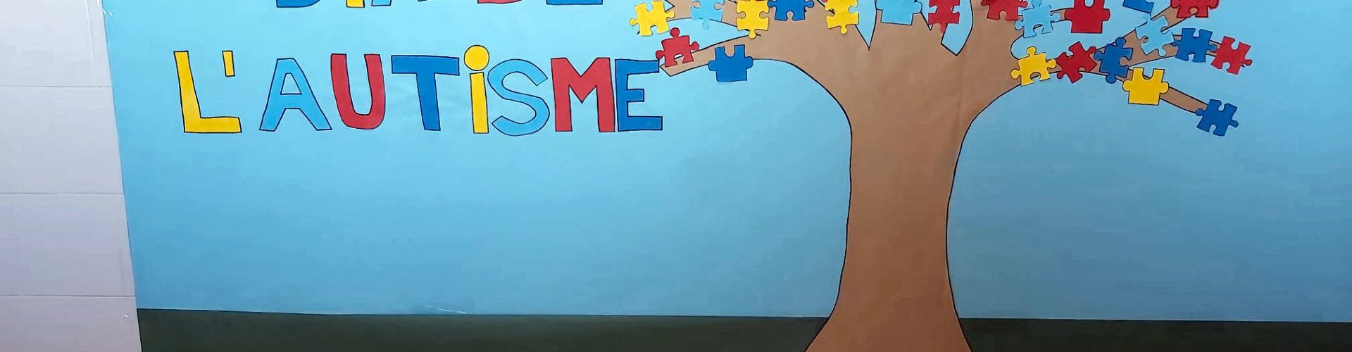 Pictogrames al CEIP Sant Sebastià per celebrar el dia sobre l’autisme