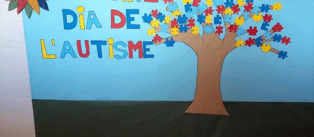 Pictogrames al CEIP Sant Sebastià per celebrar el dia sobre l’autisme