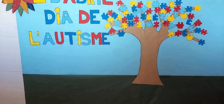 Pictogrames al CEIP Sant Sebastià per celebrar el dia sobre l’autisme