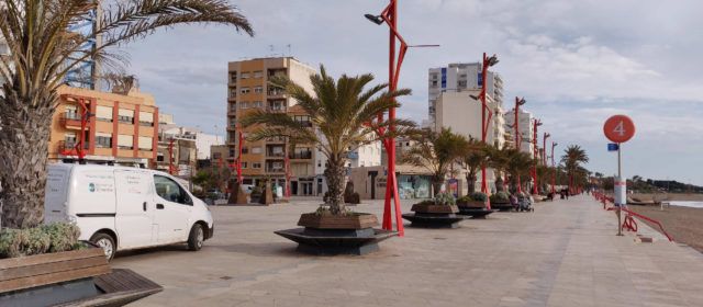 Vinaròs adequa el litoral de cara a la nova temporada turística