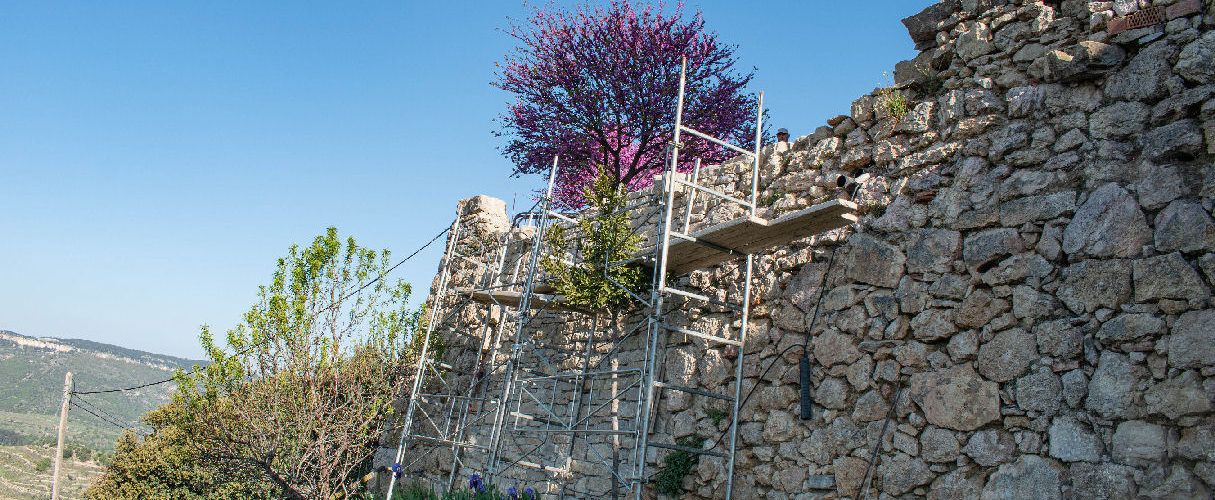 Morella repara diferents murs afectats per les pluges