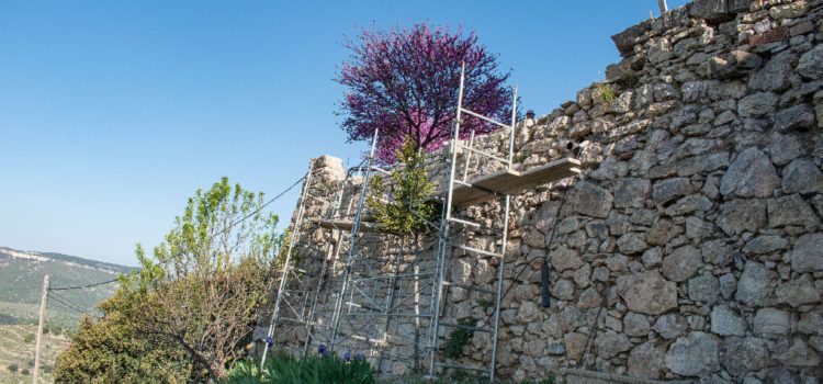 Morella repara diferents murs afectats per les pluges