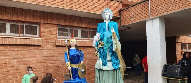 Sa Majestat Carnestoltes visita els col·les