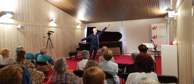 Vídeo i fotos: Cesc Gelabert a la Fundació Caixa Vinaròs