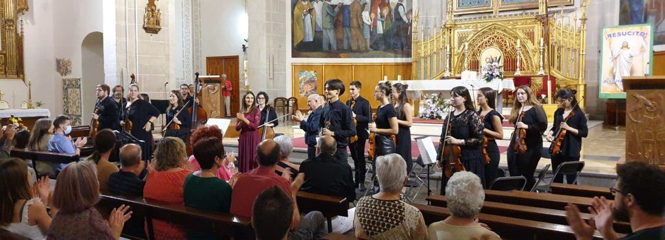 Vídeos i fotos: concert de l’orquestra de La Alianza amb Clara Torres