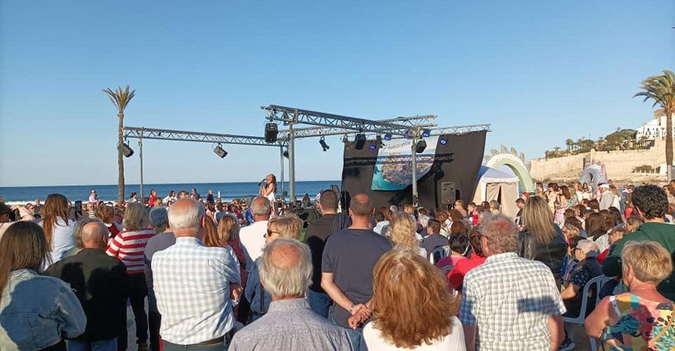 Desfile de moda en Peñíscola junto al mar