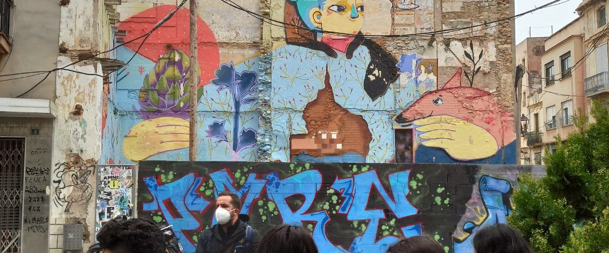 L’alumnat de l’IES Joan Coromines visita l’art urbà a Benicarló