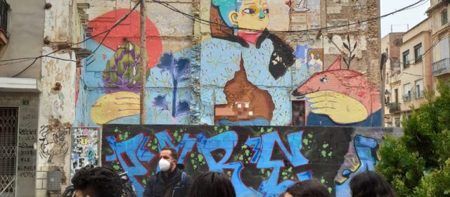 L’alumnat de l’IES Joan Coromines visita l’art urbà a Benicarló