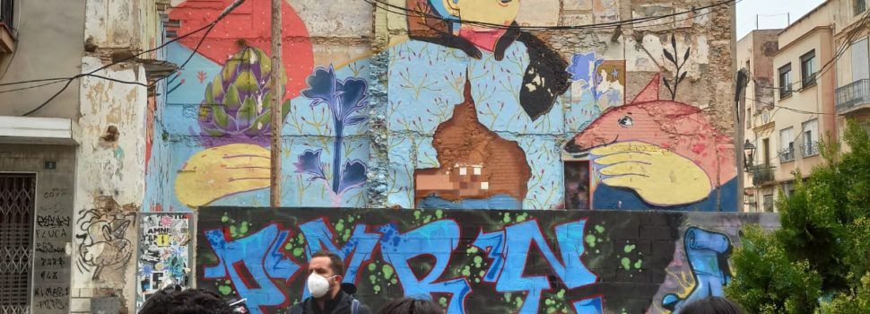 L’alumnat de l’IES Joan Coromines visita l’art urbà a Benicarló