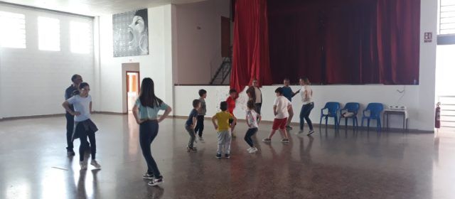 El Ayuntamiento de Sant Jordi recupera la tradición de la danza y la música en el pueblo con las primeras clases