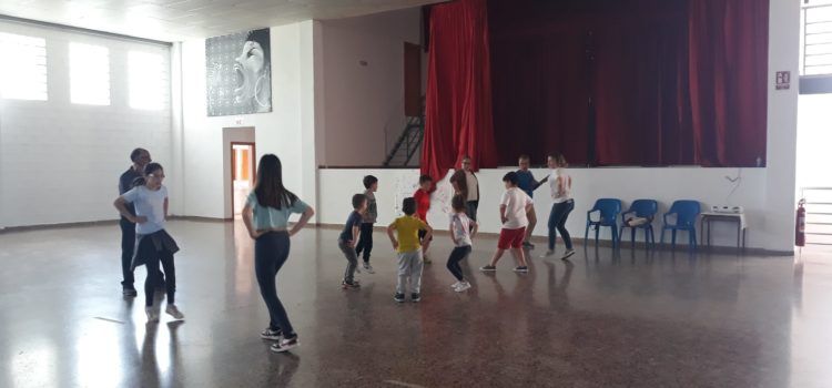 El Ayuntamiento de Sant Jordi recupera la tradición de la danza y la música en el pueblo con las primeras clases