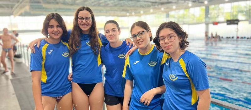 Representació benicarlanda a la piscina municipal de Castelló