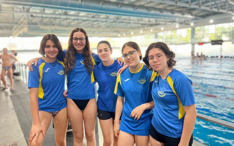 Representació benicarlanda a la piscina municipal de Castelló
