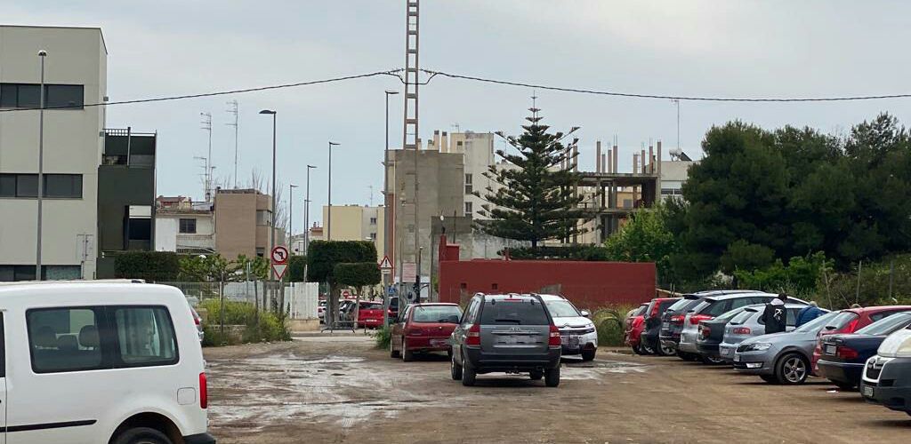 Compromís denuncia la mala imatge i incomoditats de l’aparcament de l’entorn del centre de salut de Benicarló