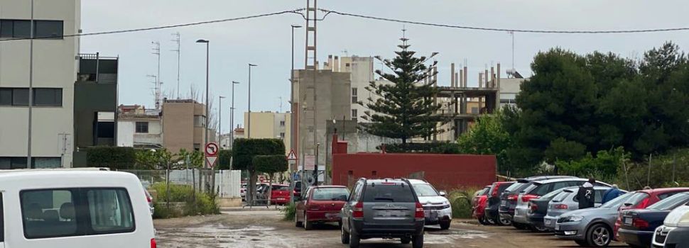 Compromís denuncia la mala imatge i incomoditats de l’aparcament de l’entorn del centre de salut de Benicarló