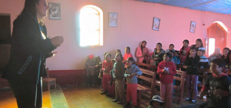Dos vinarossencs, al Perú ajudant xiquets en perill d’exclusió social