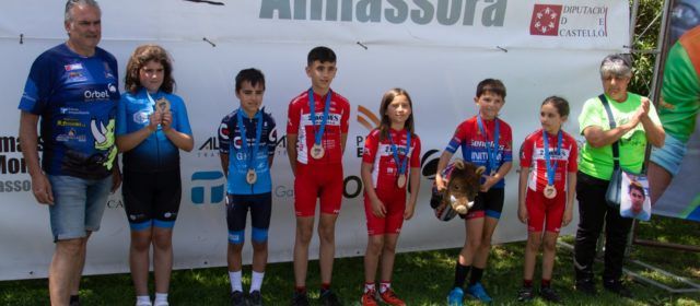 Tres ciclistes vinarossencs en la 6ª carrera d’escoles de la província