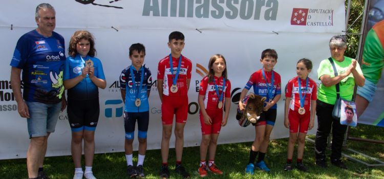 Tres ciclistes vinarossencs en la 6ª carrera d’escoles de la província