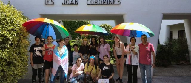 Contra LGTBIQ+fòbia 2022: a l’IES Joan Coromines, l’amor guanya