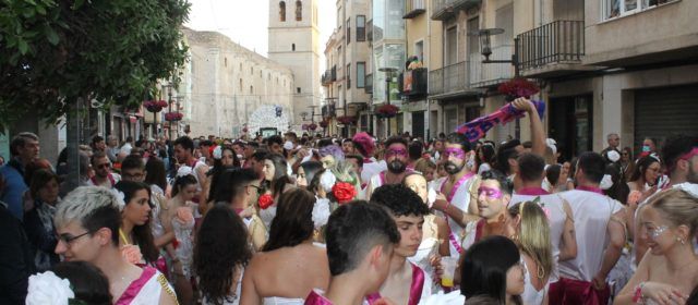 91 fotos i vídeos emesos en directe de la segona desfilada del Carnaval 2022