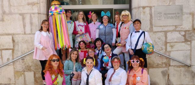Fotos de divendres de Carnaval: comerciants i funcionaris disfressats