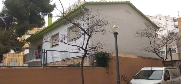 L’Ajuntament realitza tasques de millora de les façanes dels edificis públics